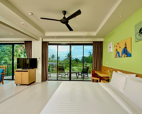 Kids' Suite with Pool View