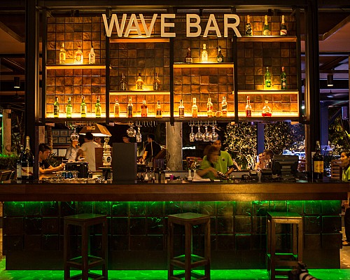 Wave Restaurant & Bar